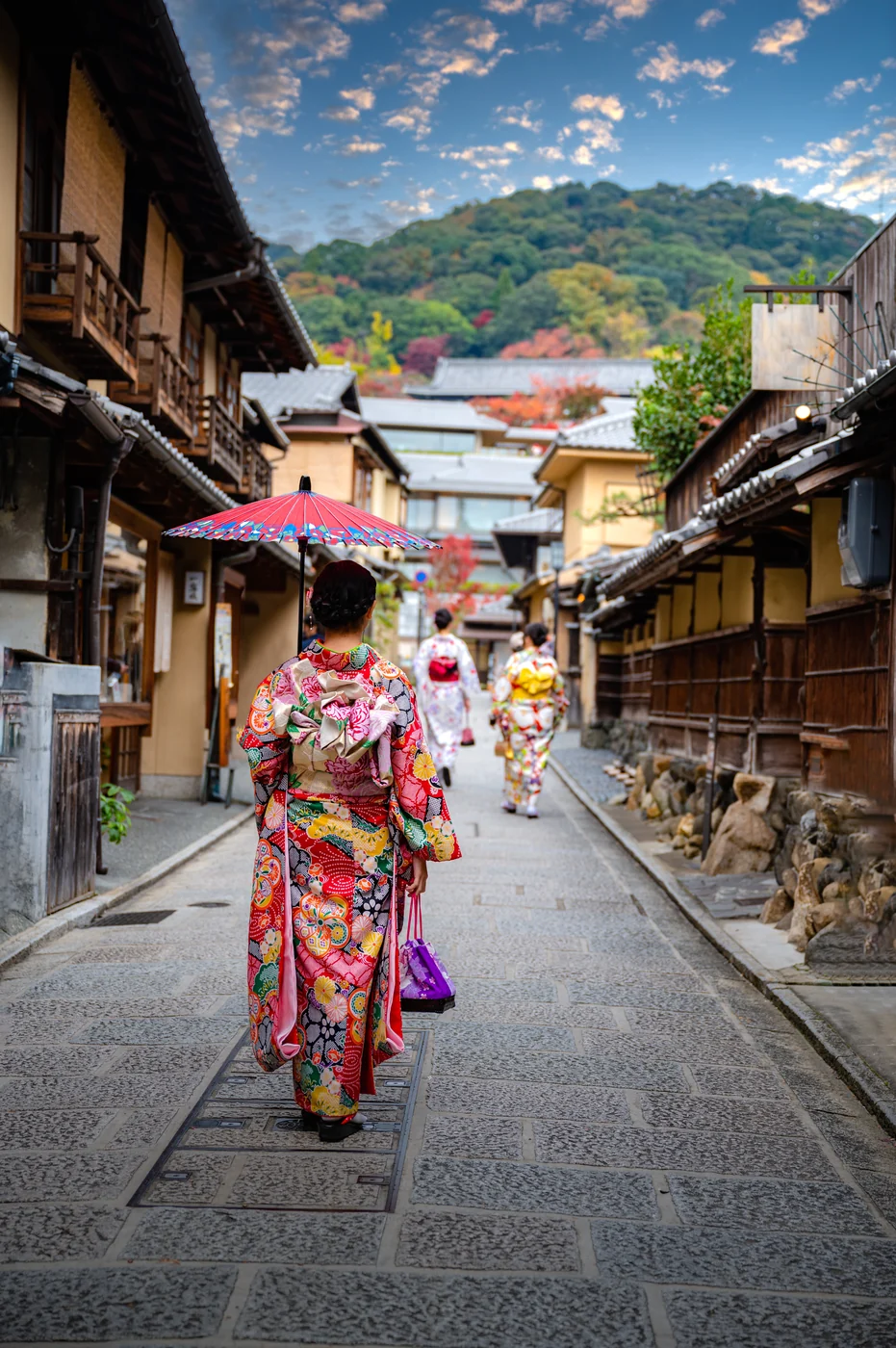 Pengunjung menikmati suasana tradisional Jepang.