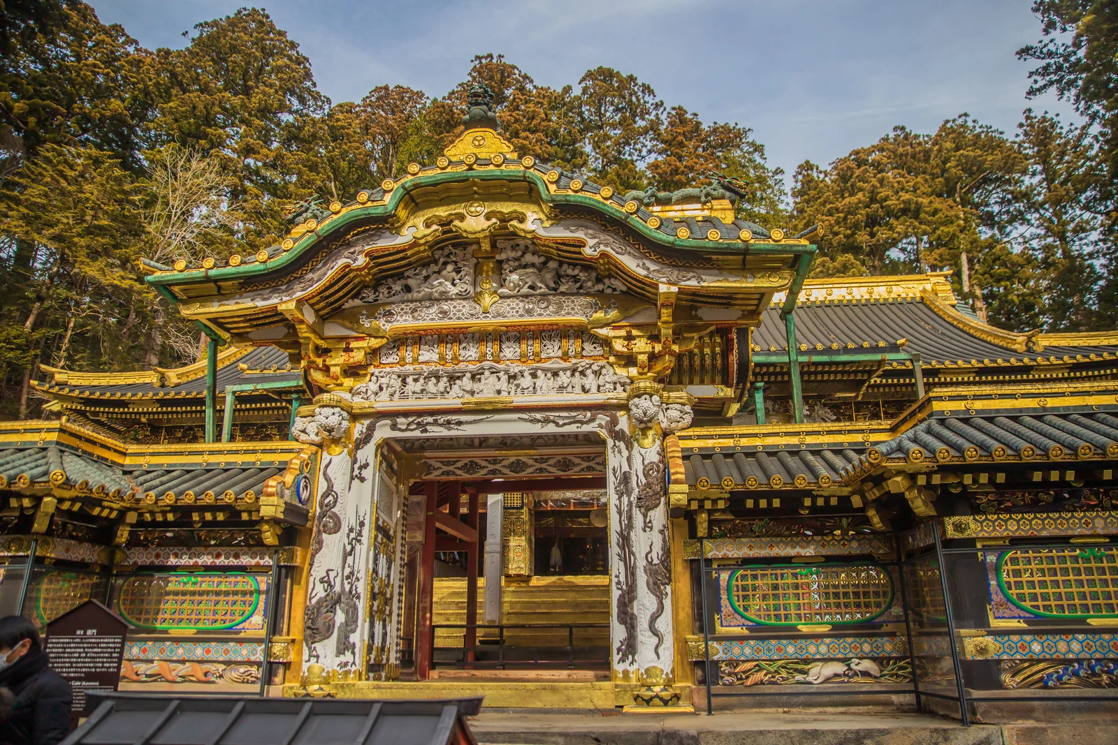 Gerbang Yomeimon yang dihias indah di Nikko Toshogu, Tochigi