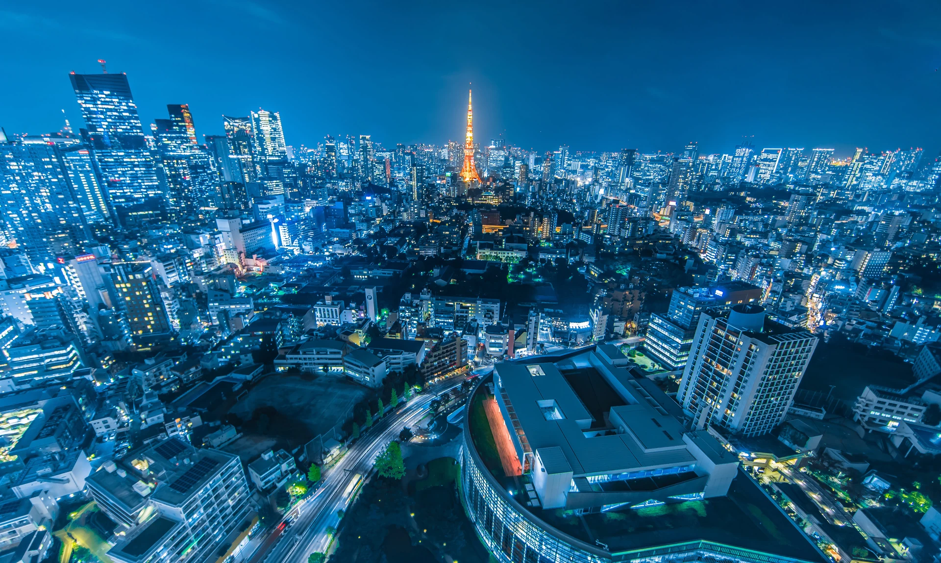 Cakrawala Tokyo dengan Tokyo Tower saat senja