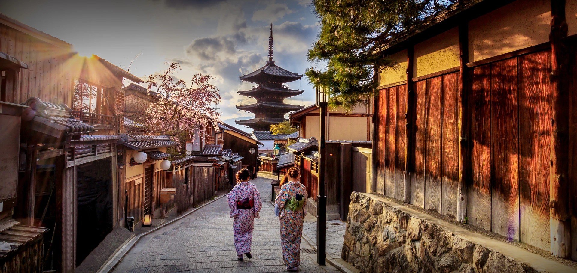 Pagoda Yasaka dan jalan bersejarah di Kyoto